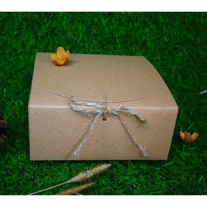 

READY STOCK BOX PERSEGI,BAHAN BROWN KRAFT 280 gr UKURAN 11,5 X11,5 X 5cm PLUS TALI