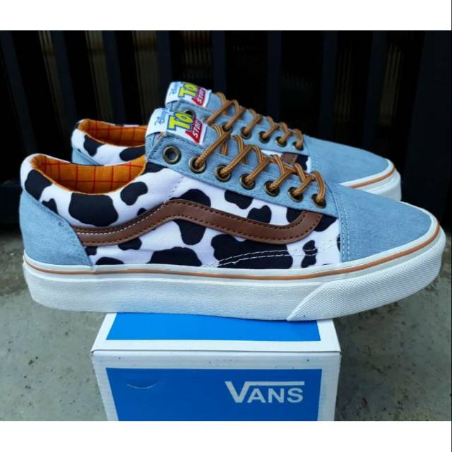 VANS OLDSKOOL X DISNEY TOY STORY WOODY COW  PRINT DENIM