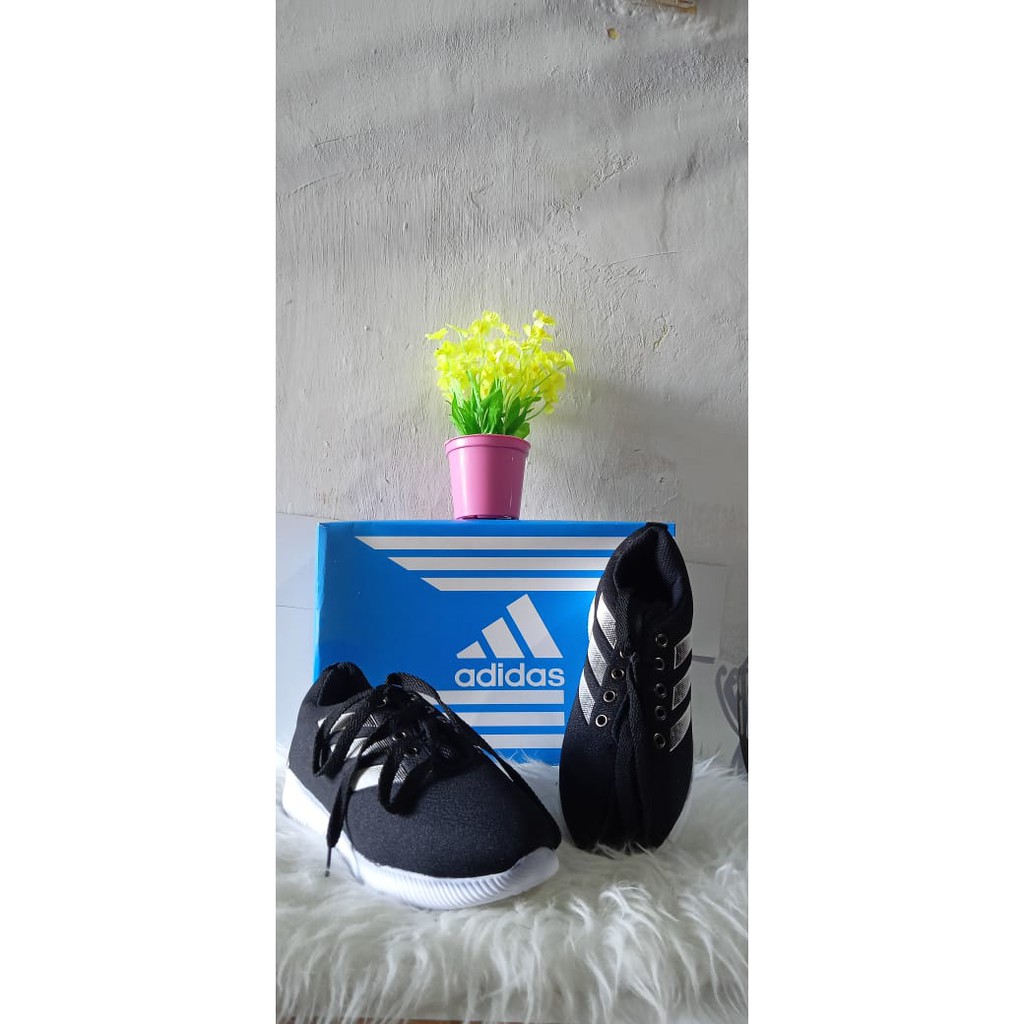 SEPATU ADIDAS AD2