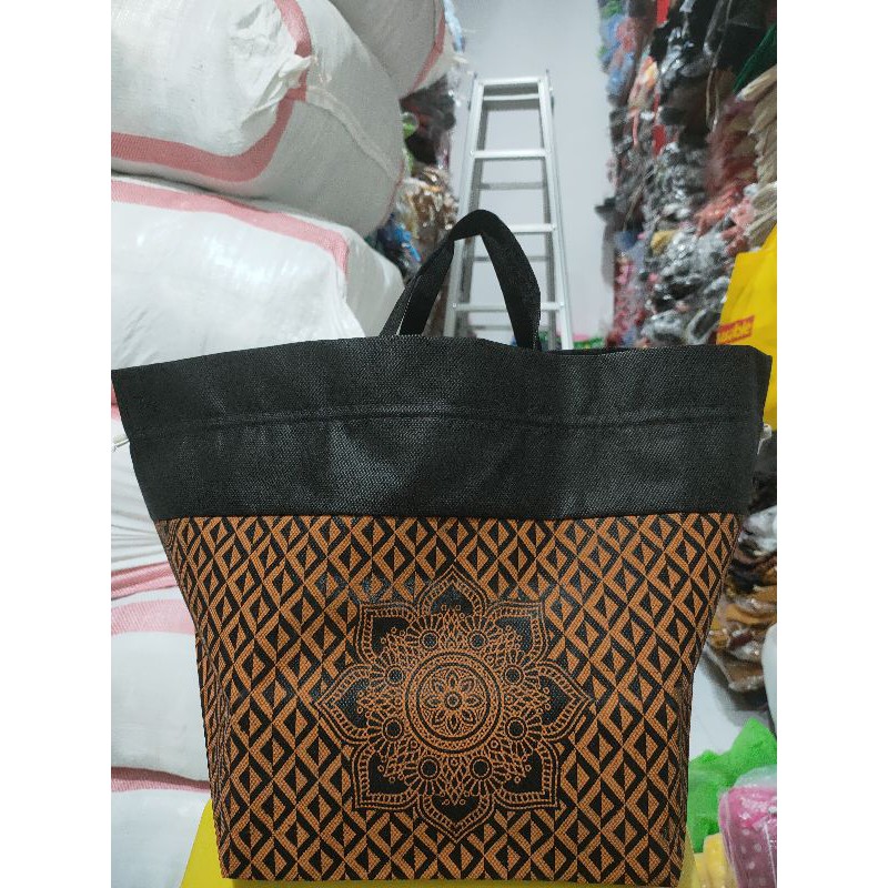 Tas hajatan Serut batik tenggah uk.22x22cm