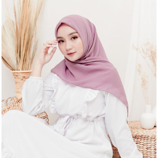 Kerudung Segi Empat Polos - Dusty Purple | Bella Square Hijab Harian