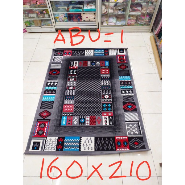 Karpet permadani motif abstrak