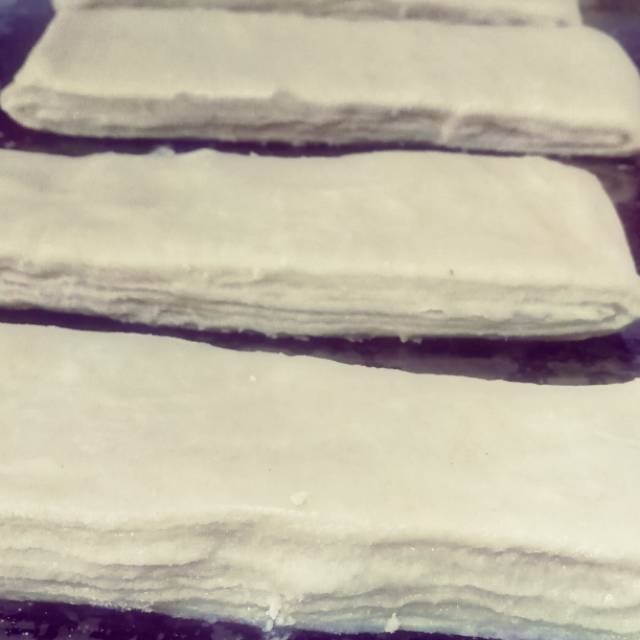 

Kulit pastry homemade ukuran 10x10 isi 10lembar