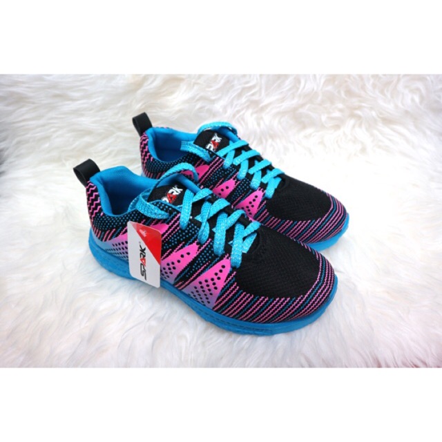 Sepatu sport wanita - Spark