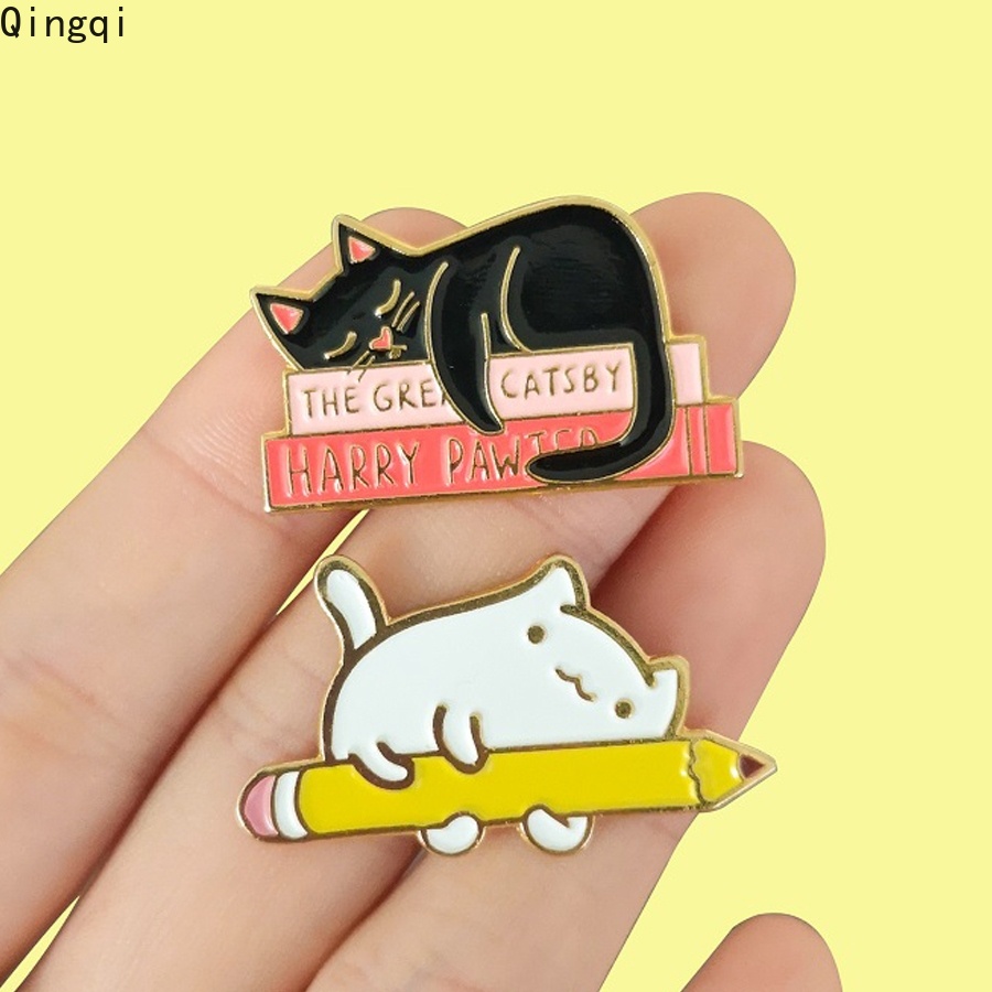 Bros Pin Enamel Bentuk Kartun Kucing Tidur Warna Hitam Untuk Anak