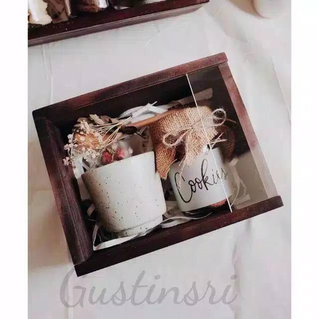 

GIFT BOX KAYU 25X25 KOTAK HANTARAN PERNIKAHAN KOTAK SESERAHAN MAHAR HAMPERS PARCEL BOX KAYU SOUVENIR