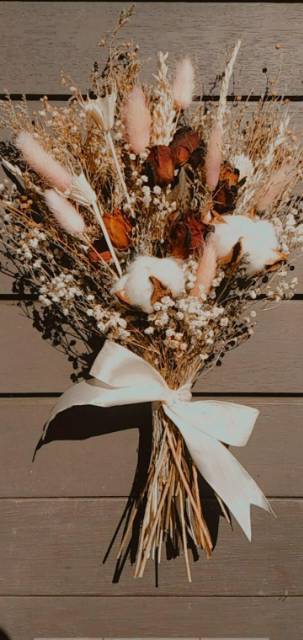 Bouquet dried flower  - buket bunga kering - bunga wisuda - handbouqet , (kode.lgr.kps)