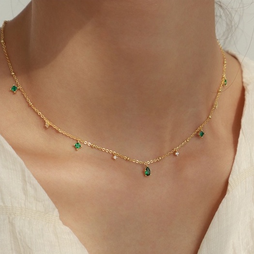 Kalung Rantai Dengan Liontin Batu Emerald Zircon Bentuk Tetesan Air Warna Emas Untuk Wanita