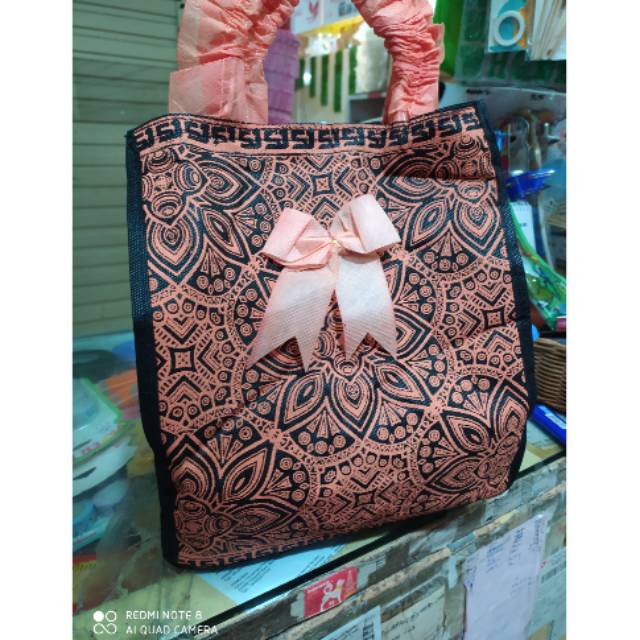 

Tas kain batik nasi box 22 isi 12pcs terlaris dan termurah