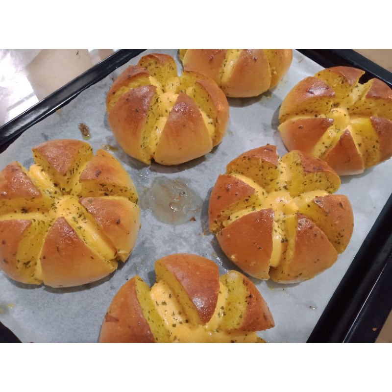 

Korean garlic cheese bread
