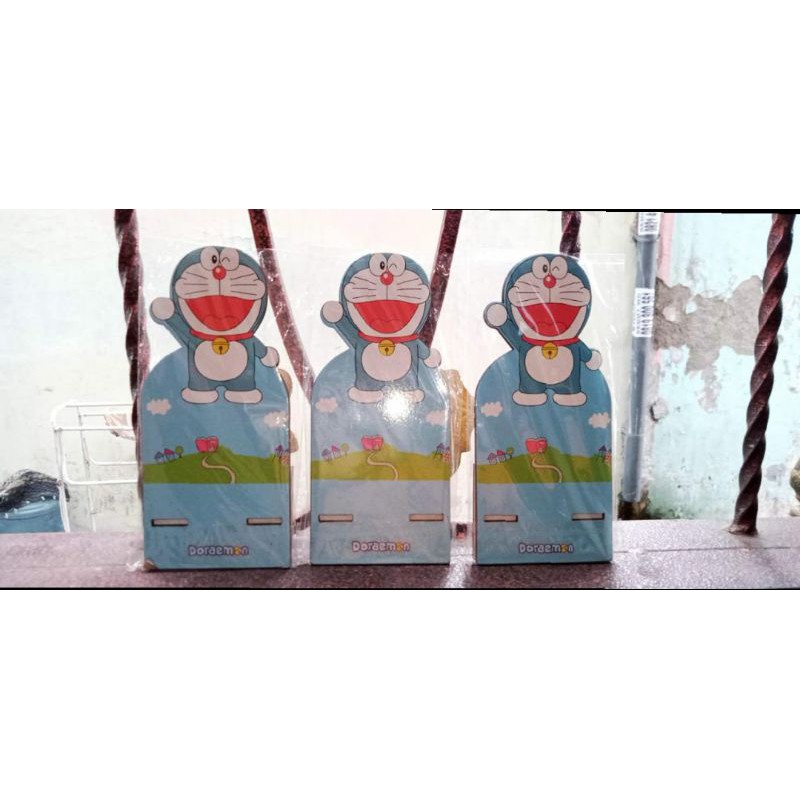 standing doraemon