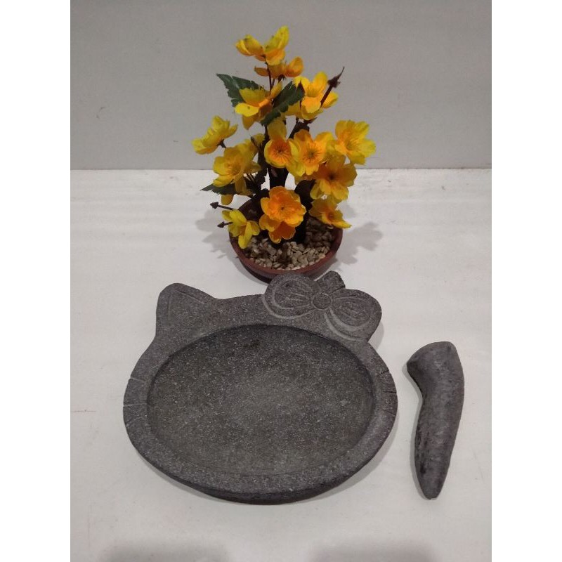 Cobek batu asli berkarakter /hello kitty