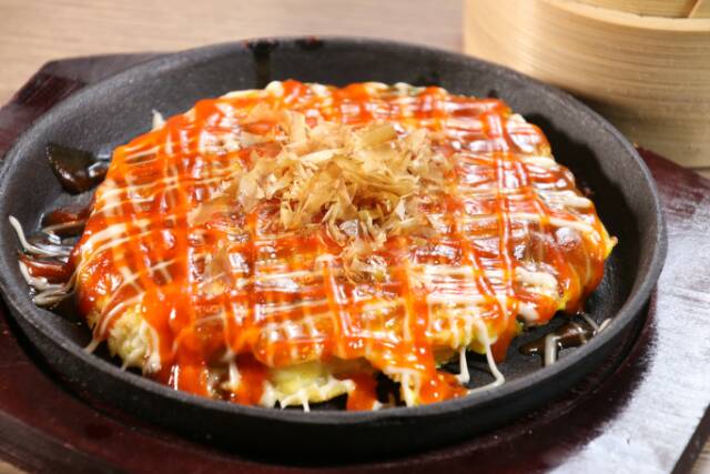 

LAKU KATSUOBUSHI 100 GRAM, bonito flakes, ikan cakalang serut. Untuk toping takoyaki. Halal!