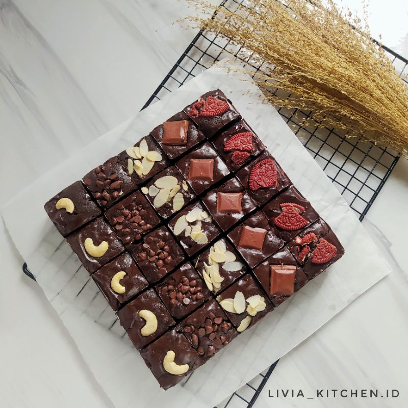 

FUDGY BROWNIES / BROWNIES SEKAT LIVIA KITCHEN SIZE LARGE