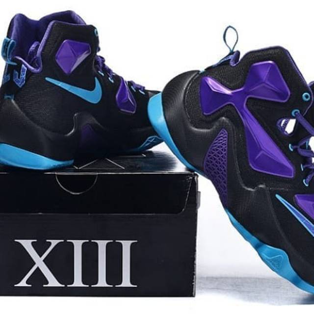 Sepatu basket Nike Lebron James XIII