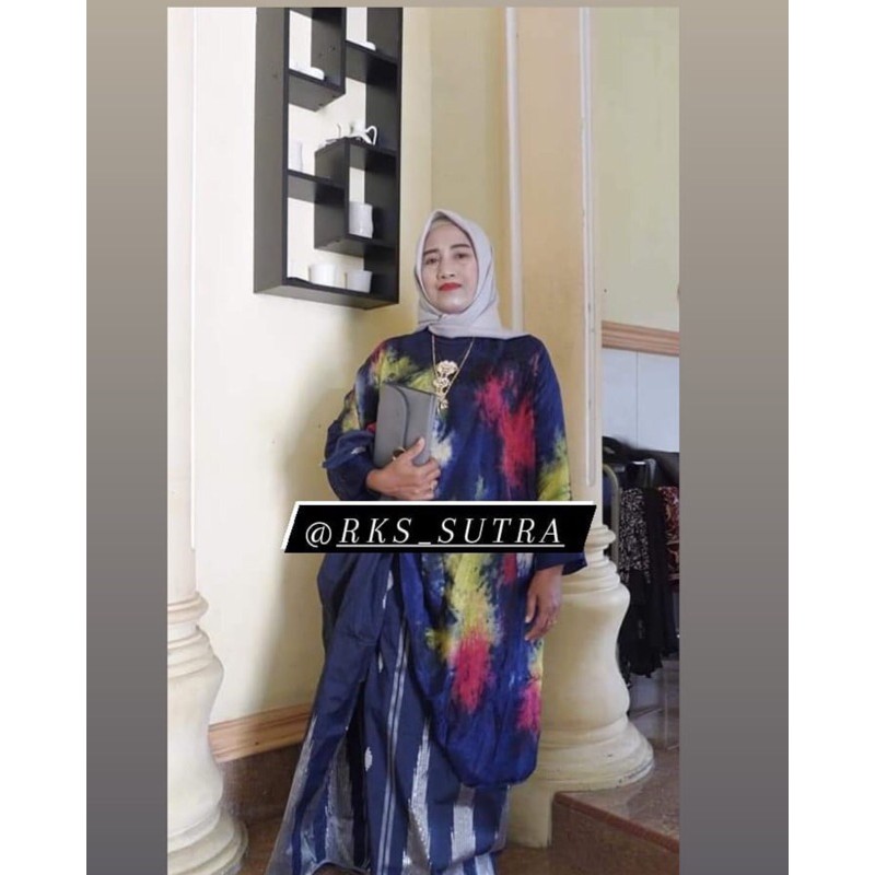 BAJU BLUS / BAJU BODO KHAS SULAWESI DENGAN SARUNG , MAKASSAR