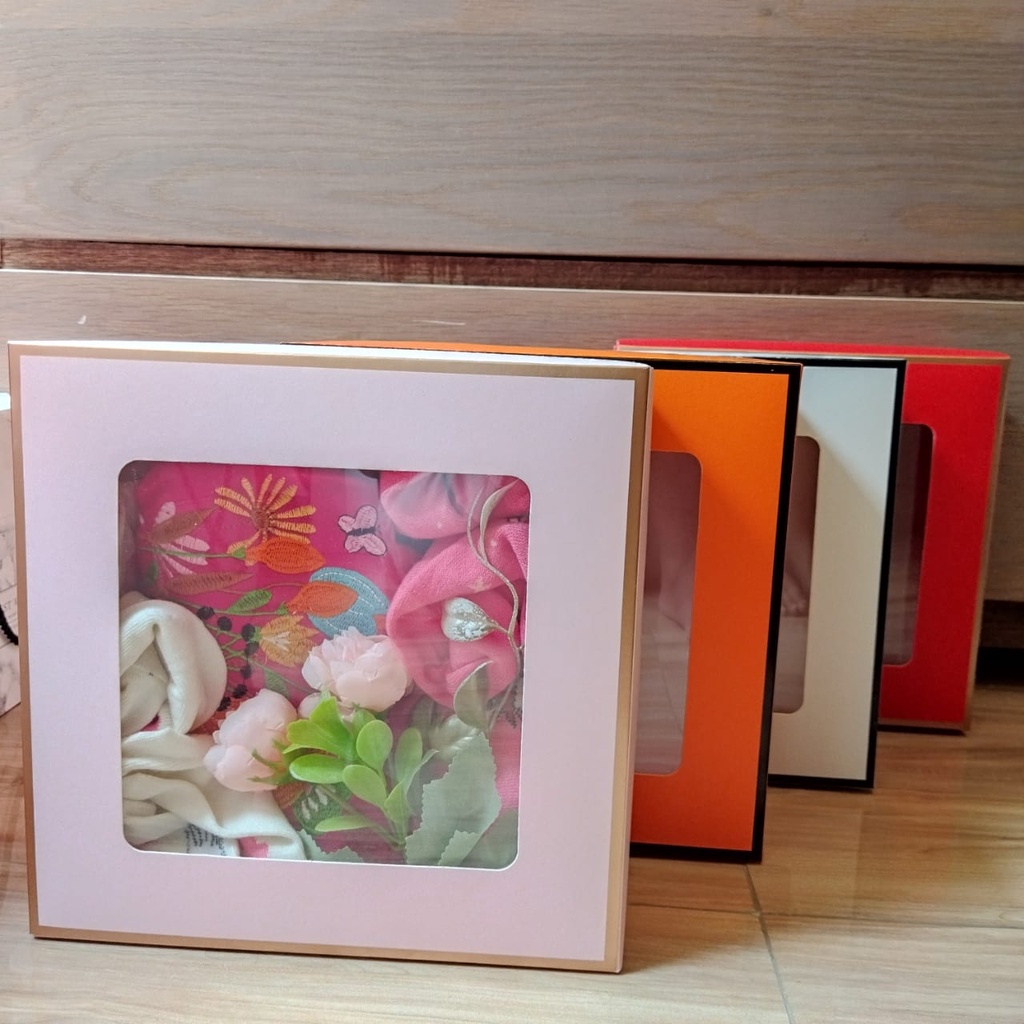 

Box Mika Frame Premium, Kotak Mika Frame Tebal, Kotak Bolu Gulung, Brownies, Gift, Hampers, Packaging | BTM02