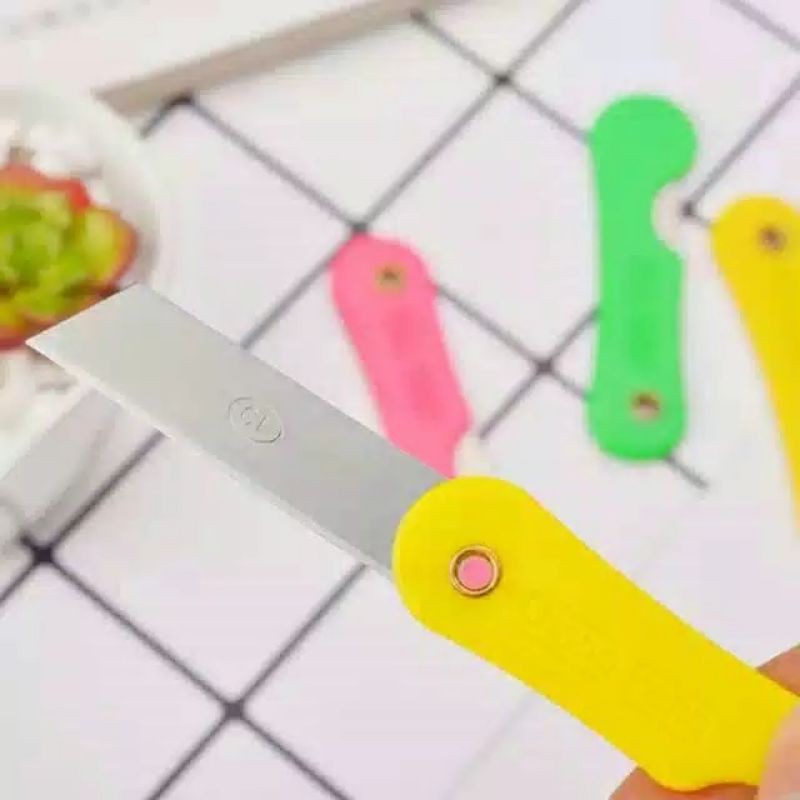 

isi 2pcs SILET LIPAT CUTTER LIPAT PISAU MINI LIPAT