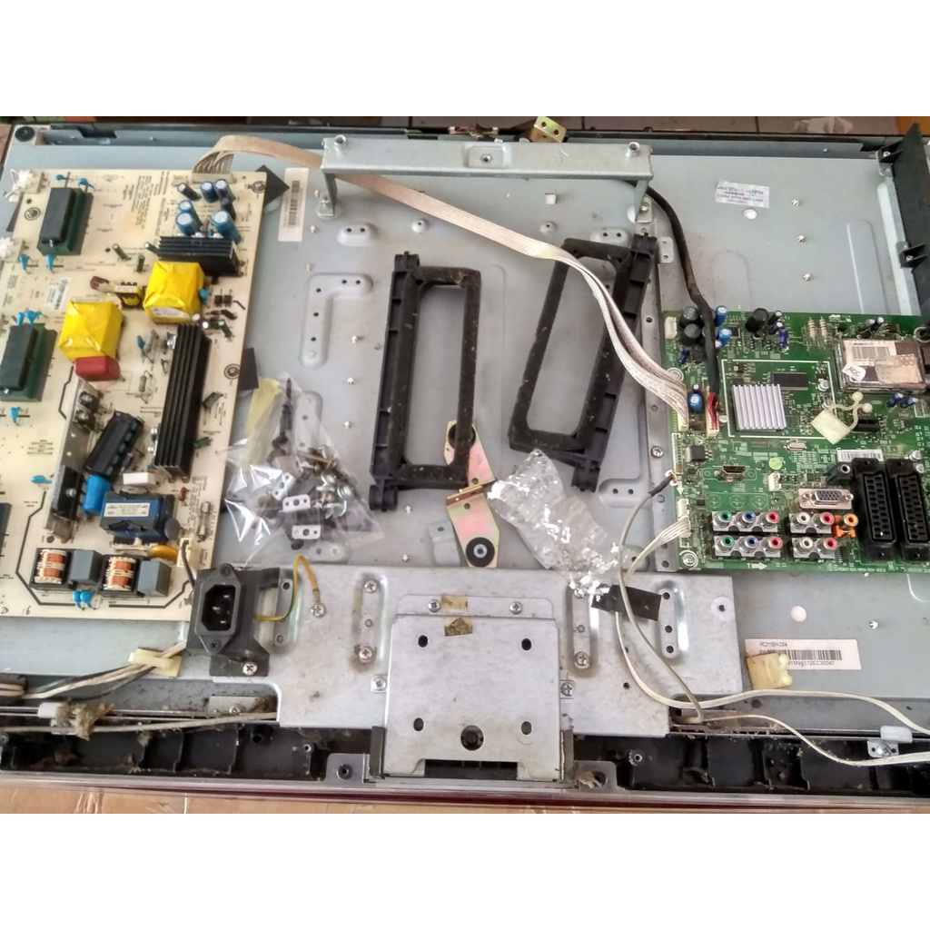 MESIN TV POLYTRON SERI PLM32B51 32INCH