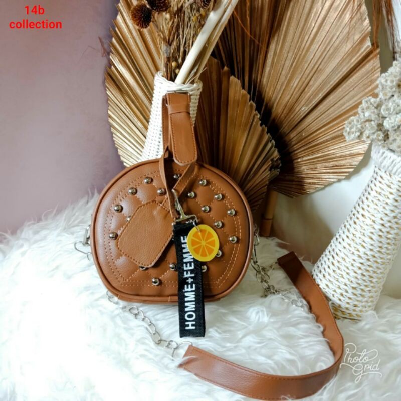 Tas Selempang Wanita Oval Stud 14B bisa cod