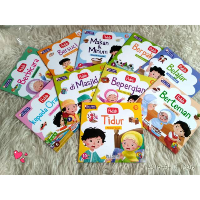 BUKU SERI ADAB SEHARI - HARI