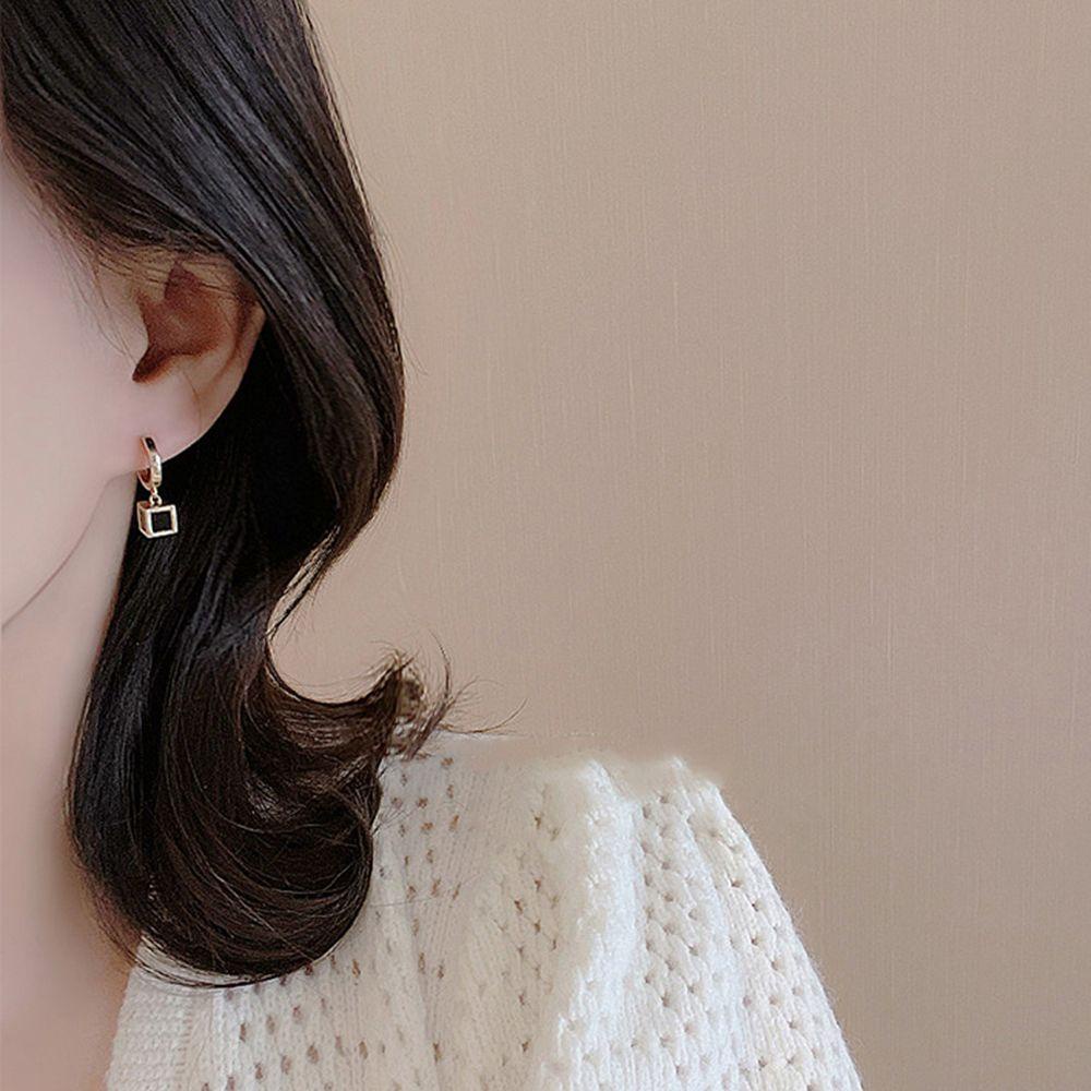 Mxbeauty Anting Wanita Geometri Peri Manis Sederhana Temperamen Vintage Gesper Telinga Persegi