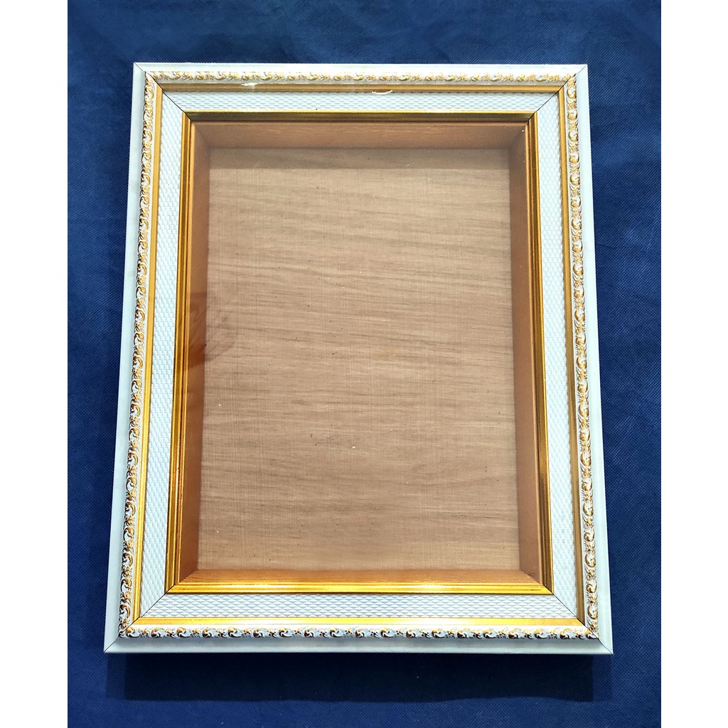 Pigura Mahar 12R Putih Ukir (Free packing kayu)