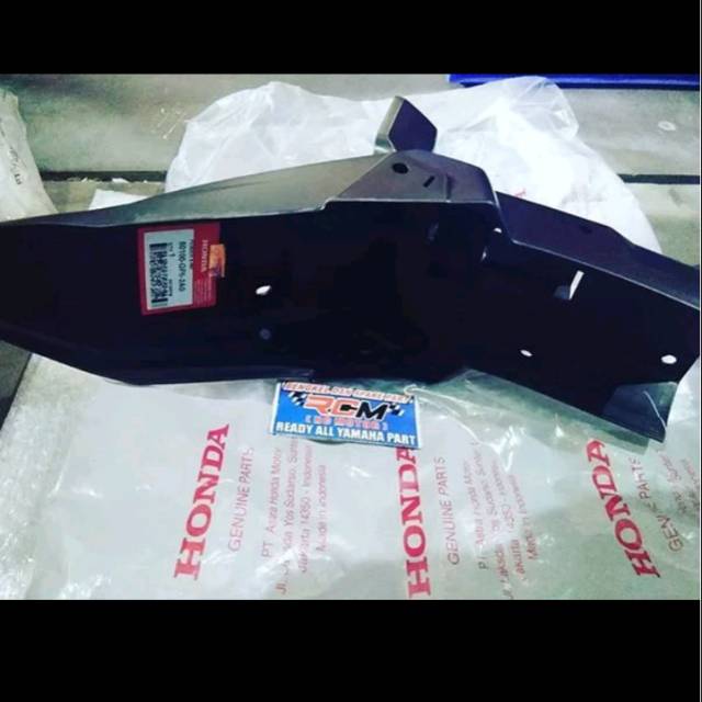 slebor spakbor selebor blk blkg blkng belakang rear fender honda win ori original honda ahm hgp asli PART NUMBER : 80100-GF6-2A0