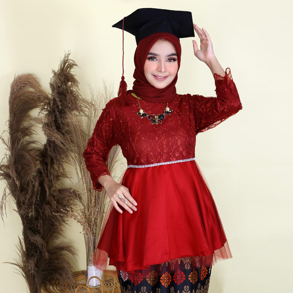 Harga Set Kebaya Wisuda Modern Duyung Terbaru Juli 2021 Biggo Indonesia