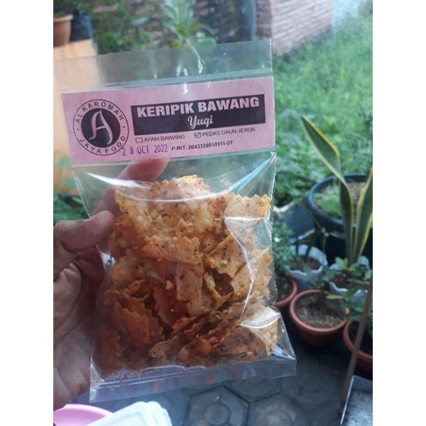 

keripik bawang yuqi