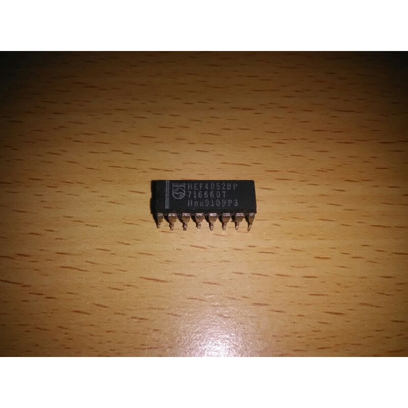 ic HEF4052BP