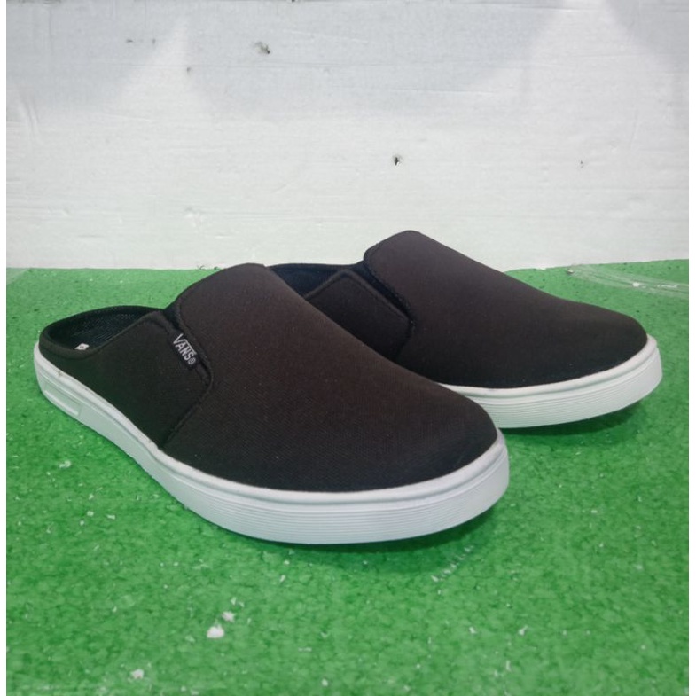 Sepatu sandal pria bustong sepatu slop bakpau cowok sepatu sendal slip on pria