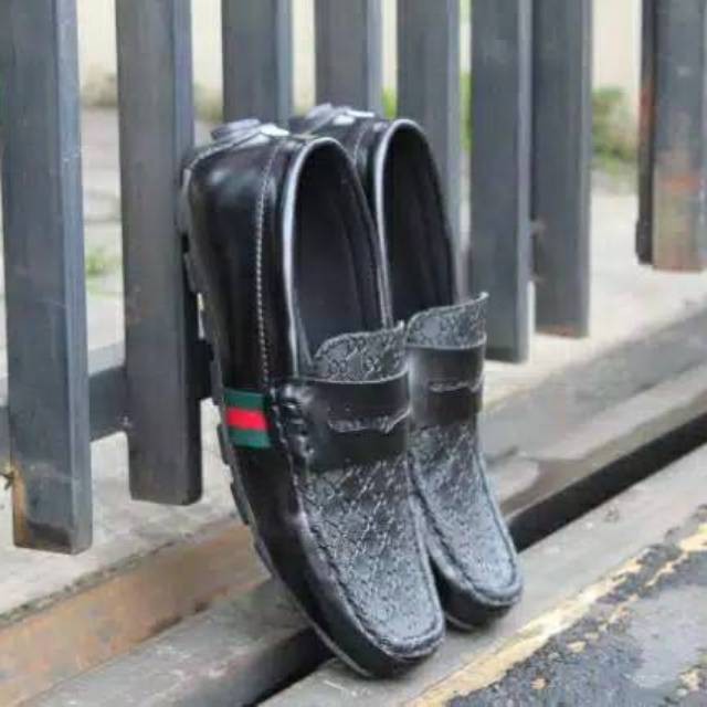Sepatu  Pria Gucci Slip On Santai Kerja Formal