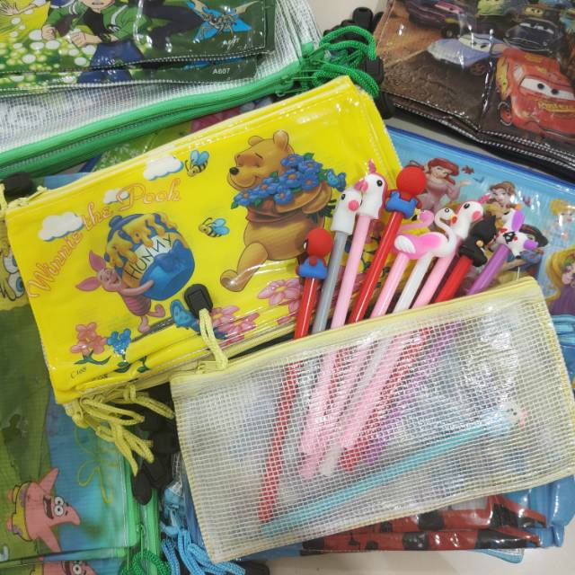 

Tempat Pensil Jaring Karakter bahan Plastik Mika Tebal