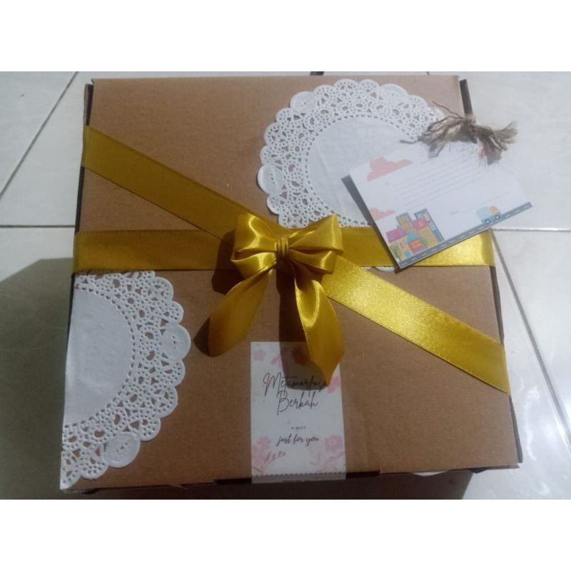 

Hampers / Bungkus Kado Untuk Tambahan Packing Pesanan Kamu Makin Kece ^^