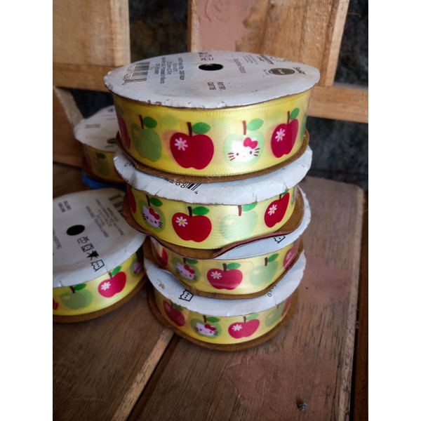 

original pita satin hello kitty by sanrio made in usa.lebar 2cm