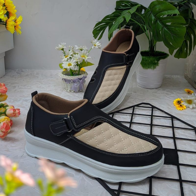 Sepatu Wanita Wedges Hitam Sol Putih Empuk Ringan One Love Trendy