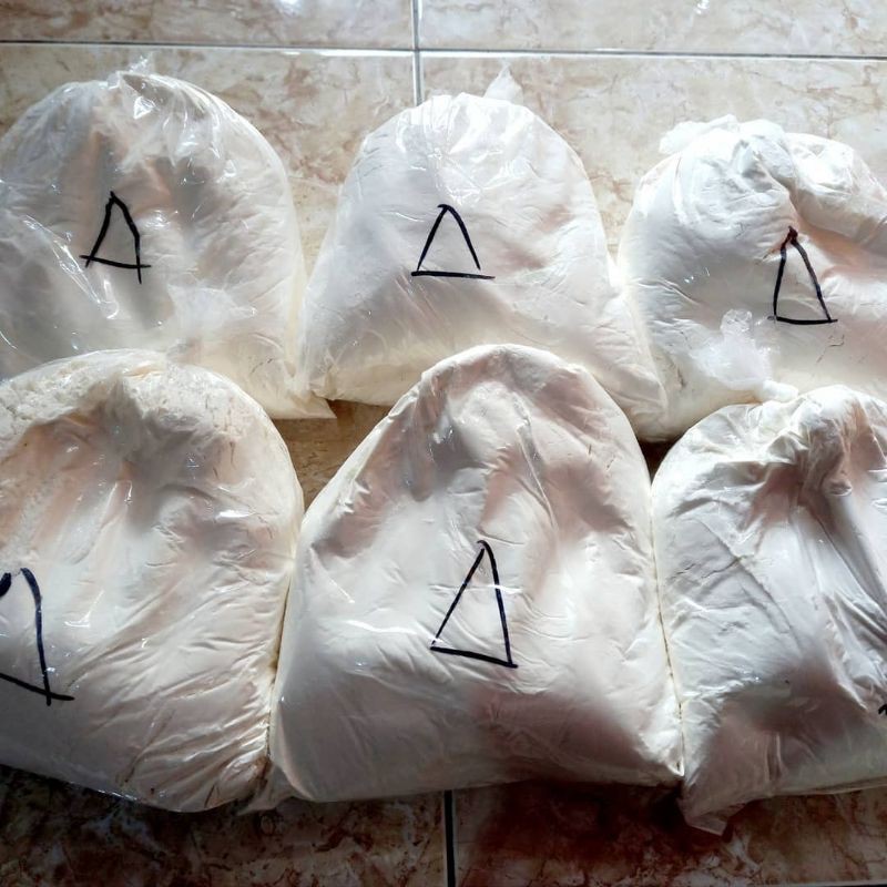 

Tepung segitiga biru 1 kg
