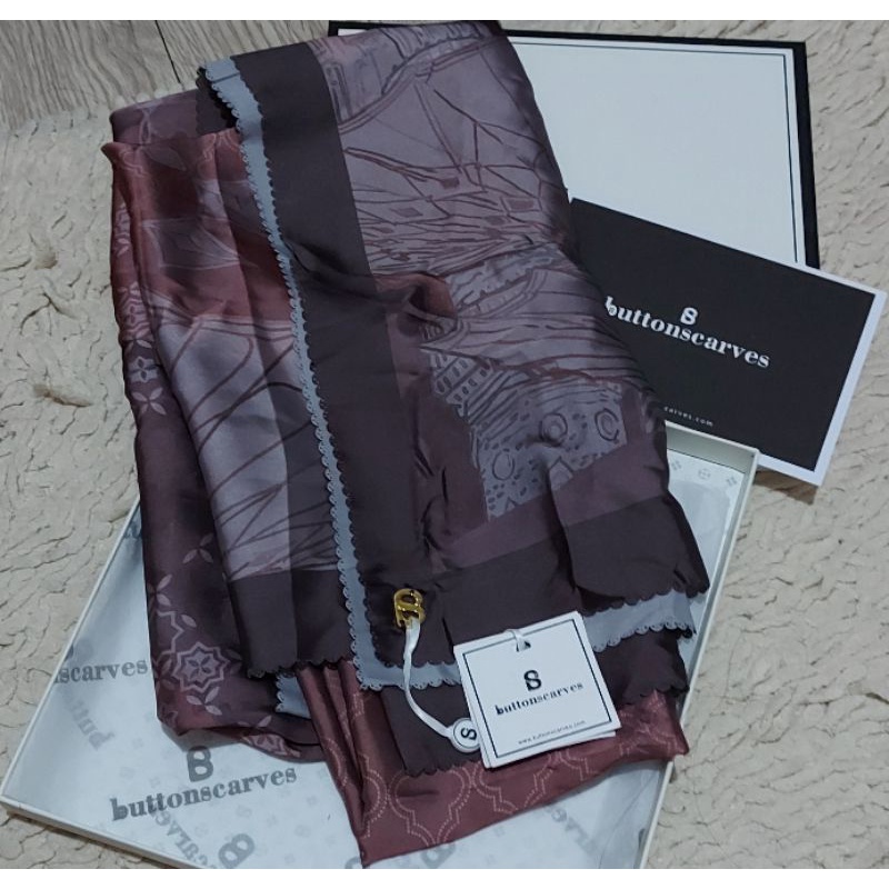 Buttonscarves medina dawn xl satin square