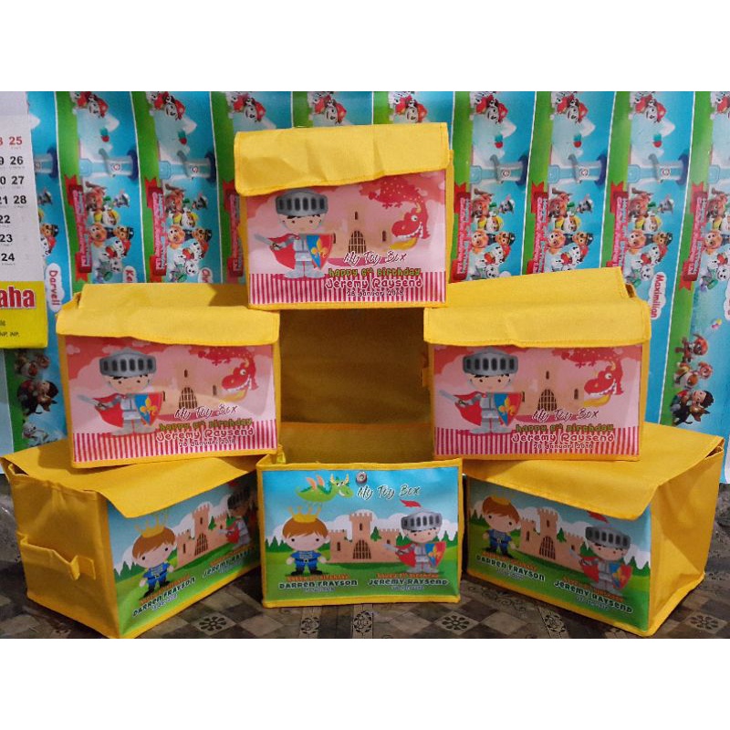 Toy box plus penutup kancing magnet souvenir castem.free desain gambar