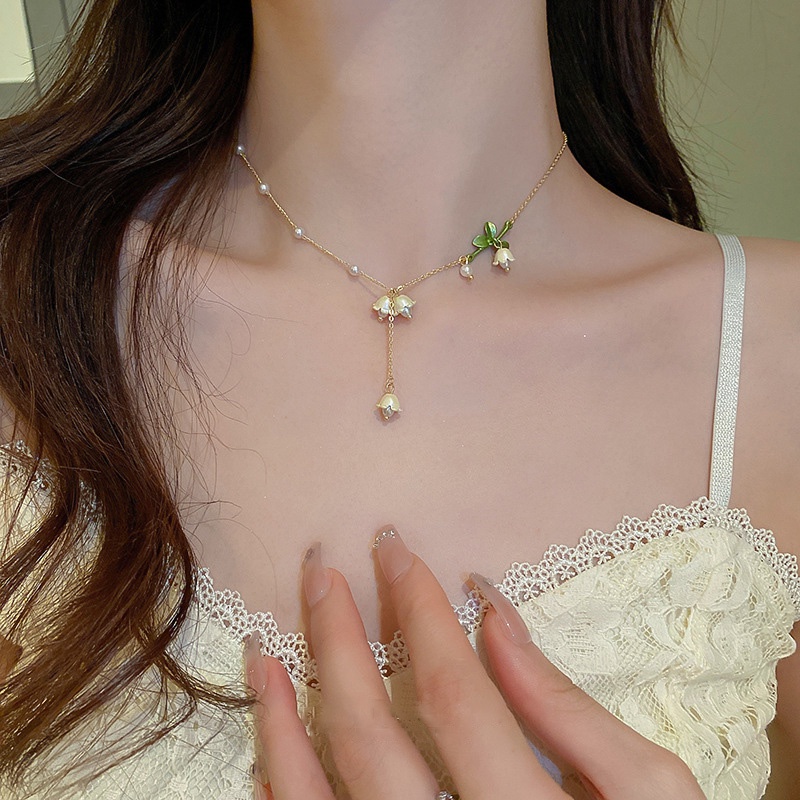 Kalung Rantai Dengan Liontin Bunga Lily + Daun + Mutiara Gaya Korea Untuk Wanita