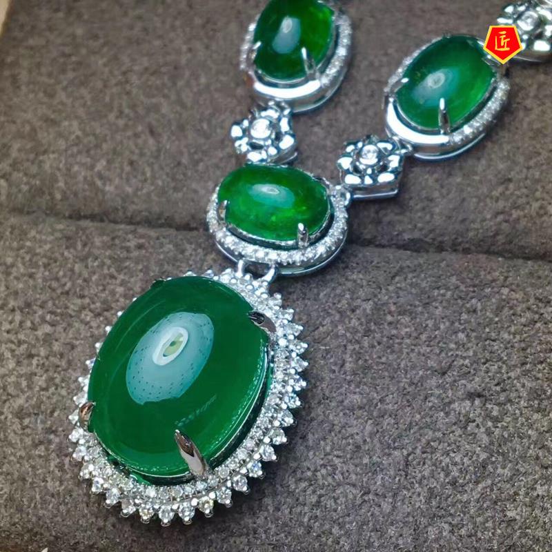 [Ready Stock]Emerald Necklace Mother's Day Gift Elegant Graceful