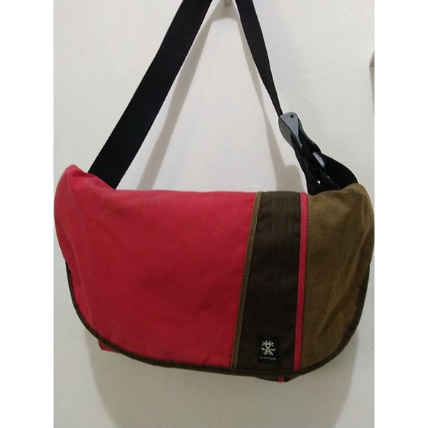 crumpler slingbag