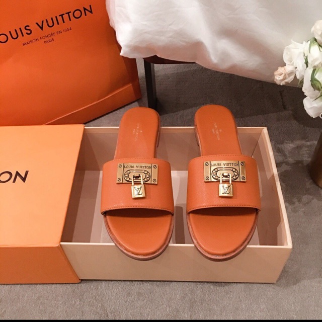 Sandal's Lv Mirror Quality