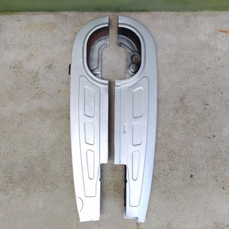 ketengkas cover tutup pelindung rantai motor yamaha alfa warna silver original.copotan motor murah  