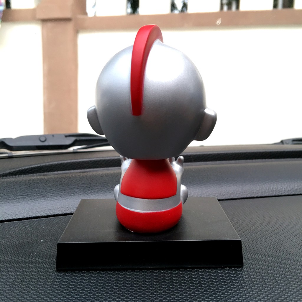 Boneka Figure Miniatur Pajangan Goyang Kepala Shake Head Mobil Ultraman