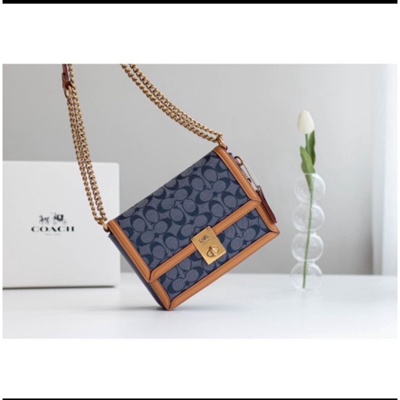 Coach Hutton Shoulder Bag In Signature Chambray (3696)