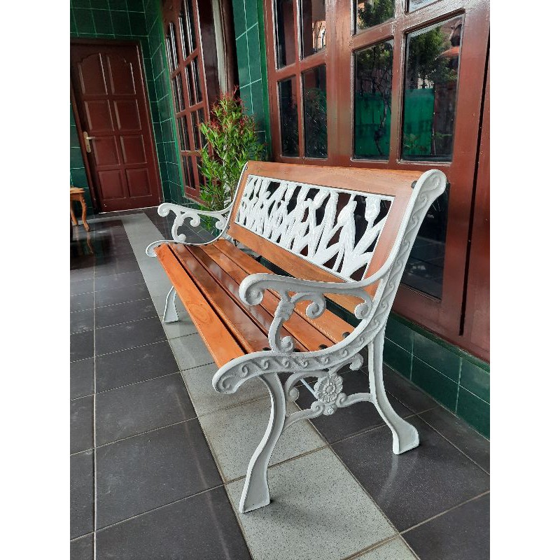 KURSI TAMAN BESI COR (TULIP)