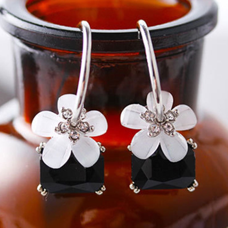 Anting Daisy Kristal Sapphire Ruby Obsidian Elegan Model Terbaru