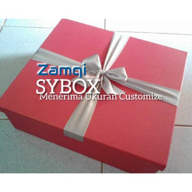 

Kotak kado/ gift box/ 30x30x10cm box kado box hamper box souvenir bisa pesan warna dan ukuran